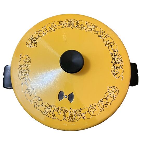 Wear-Ever Vintage Yellow Dutch Oven With Lid, Mid Century Modern Design - Picture 1 of 4